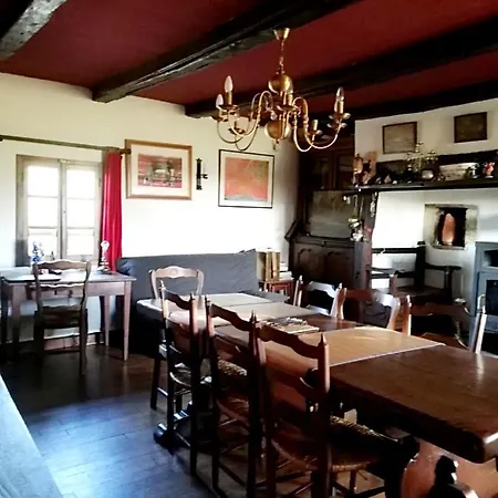 別荘 Maison Spacieuse A St Constant Fournoules Avec Jardin Saint-Constant