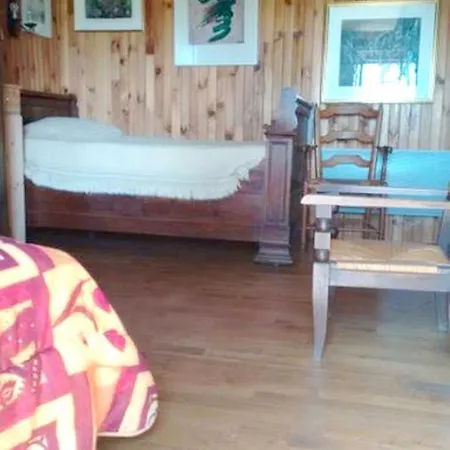 Дом отдыха Maison Spacieuse A St Constant Fournoules Avec Jardin Saint-Constant