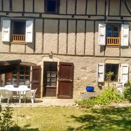 度假居 Maison Spacieuse A St Constant Fournoules Avec Jardin