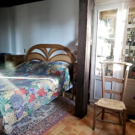 別荘 Maison Spacieuse A St Constant Fournoules Avec Jardin Saint-Constant