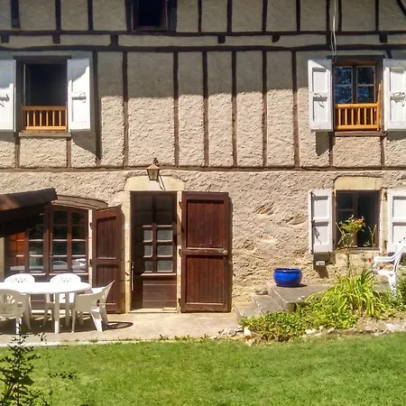 Maison Spacieuse A St Constant Fournoules Avec Jardin 度假居 *