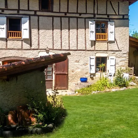 Maison Spacieuse A St Constant Fournoules Avec Jardin Saint-Constant