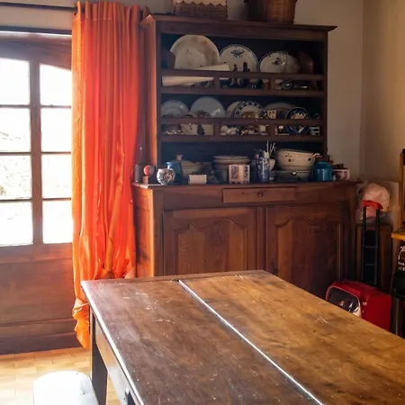Maison Spacieuse A St Constant Fournoules Avec Jardin 度假居