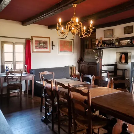 Maison Spacieuse A St Constant Fournoules Avec Jardin Nyaraló Saint-Constant