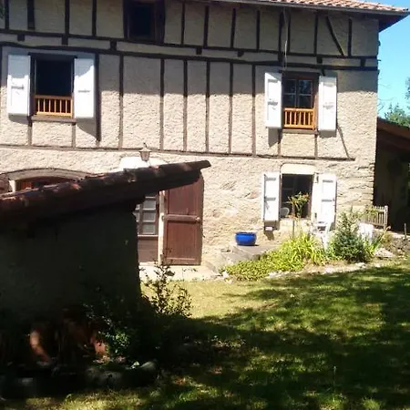 Maison Spacieuse A St Constant Fournoules Avec Jardin Saint-Constant